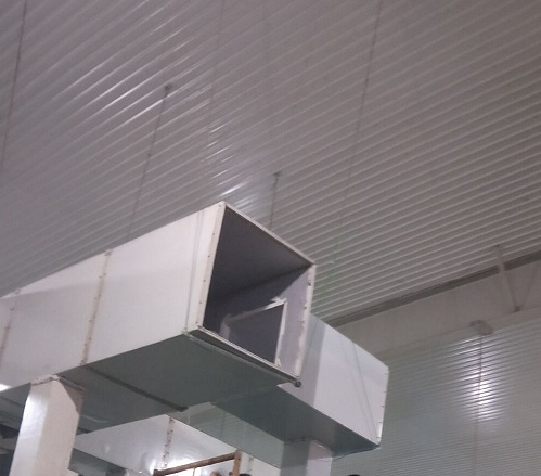 車間水簾風(fēng)扇負(fù)壓風(fēng)機(jī)+降溫水簾通風(fēng)降溫系統(tǒng);體后必將成為廠房通風(fēng)降溫設(shè)備的主流。濕簾（水簾）性能特點(diǎn)：采用新材料與空間交聯(lián)技術(shù)，高吸水、高耐水、抗霉變、耐腐蝕、使用壽命長。產(chǎn)品蒸發(fā)比表面大，降溫效率達(dá)80%以上。產(chǎn)品含表面活性劑，自然吸水，擴(kuò)散速度快，效能持久。